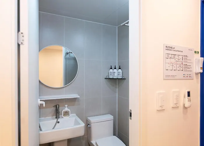 Thezip Seoul, Hongdae, Sinchon 首爾